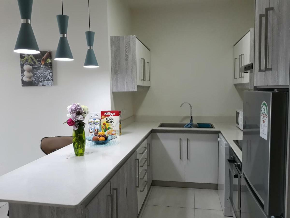 2 Bedroom Flat 15 Mins Walk From Flic En Flac Beach Exterior photo