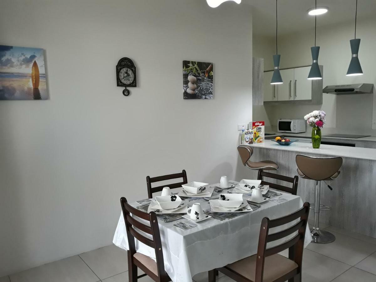 2 Bedroom Flat 15 Mins Walk From Flic En Flac Beach Exterior photo