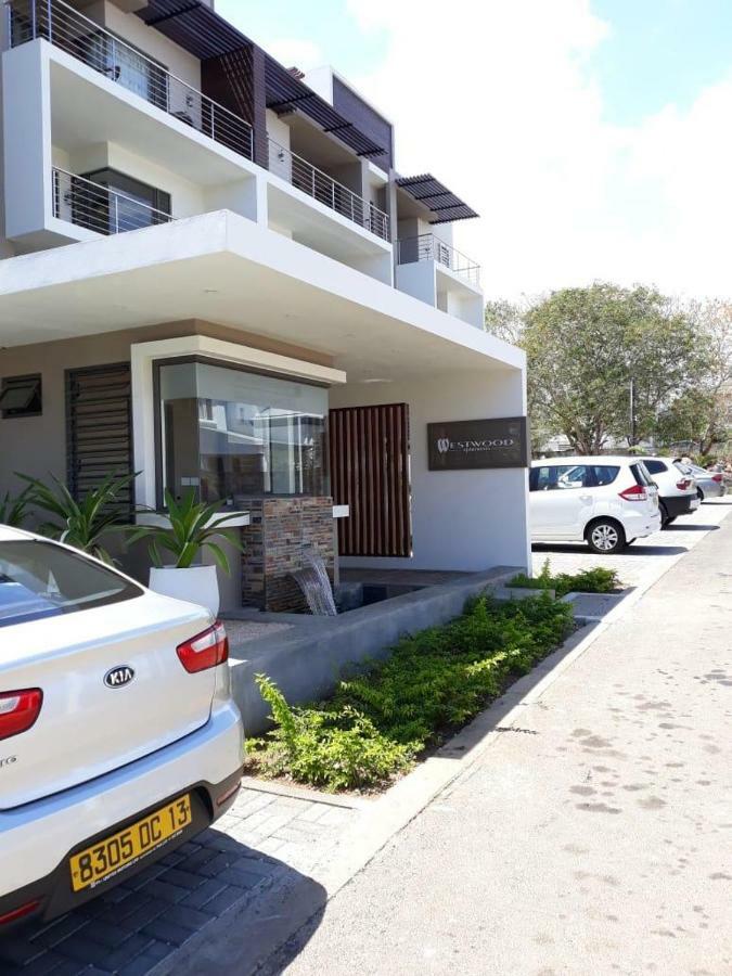 2 Bedroom Flat 15 Mins Walk From Flic En Flac Beach Exterior photo